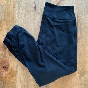 Black yoga capris leggings with cinch and bottom